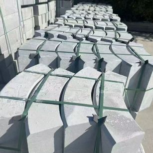 长春 芝麻灰弧形路沿石