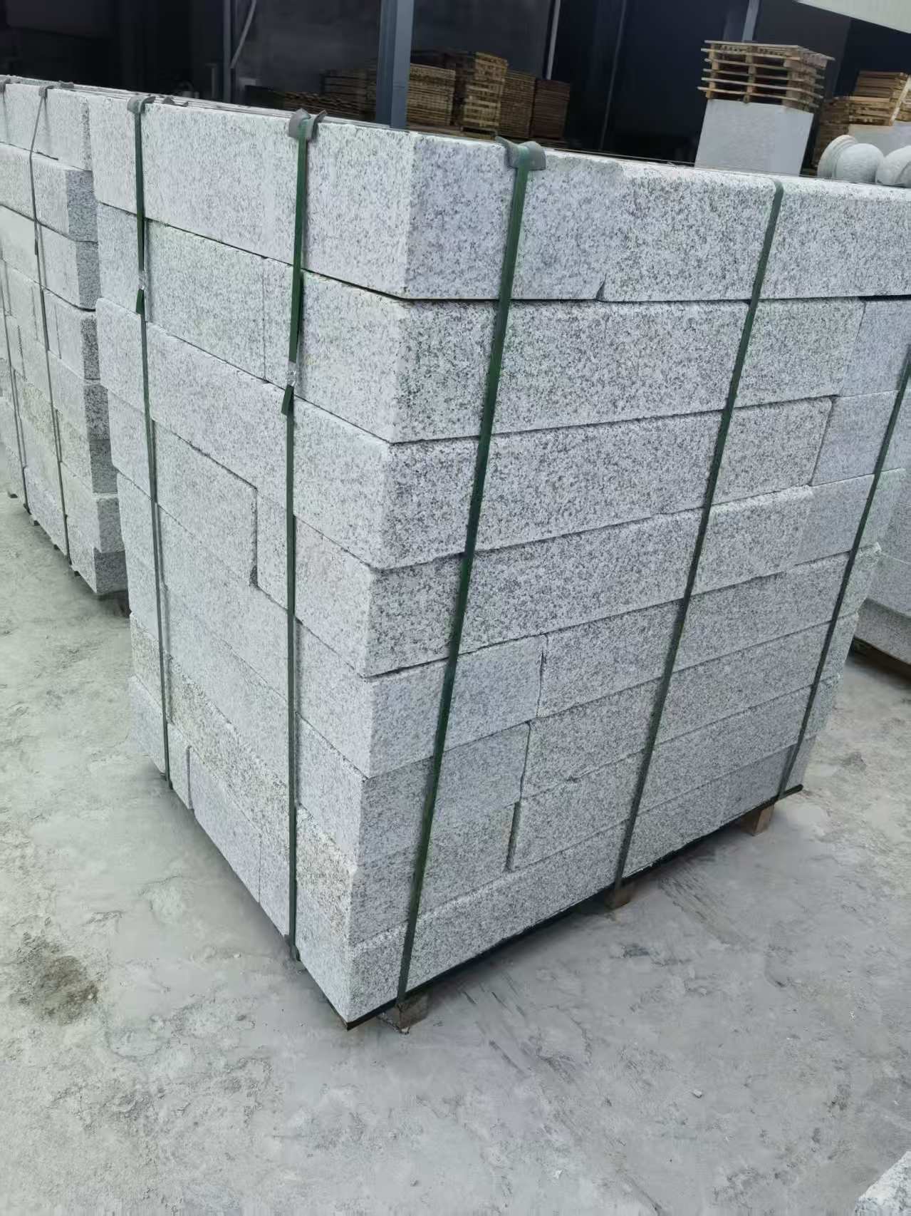 长春 芙蓉白火烧两面路沿石