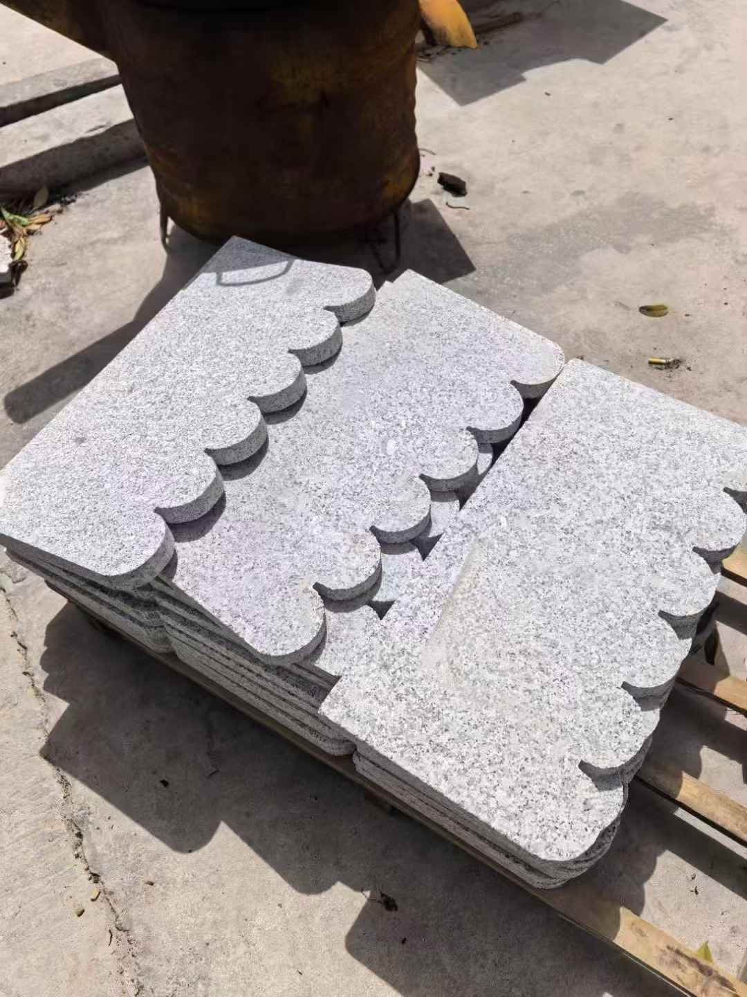 长春 花边石