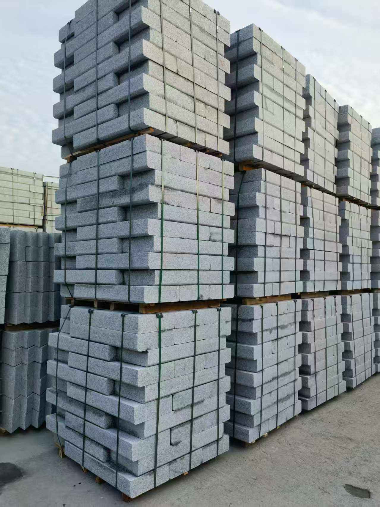 长春 路沿石（路侧石），颜色一致，尺寸标准