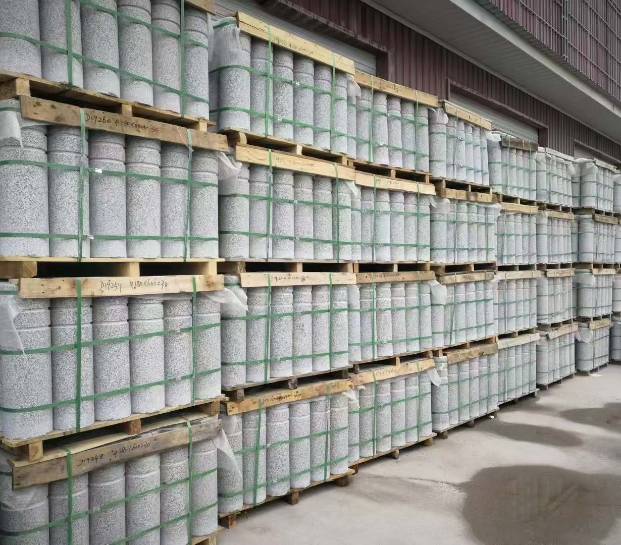 长春 芝麻白挡车柱、阻车桩、隔离柱