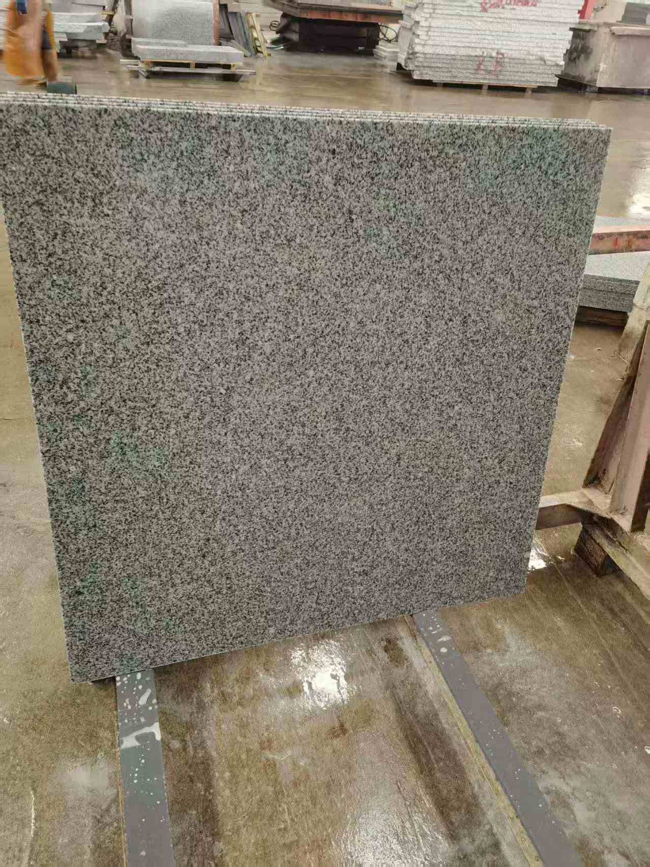 长春 芝麻白光面900*900，高地铁标准